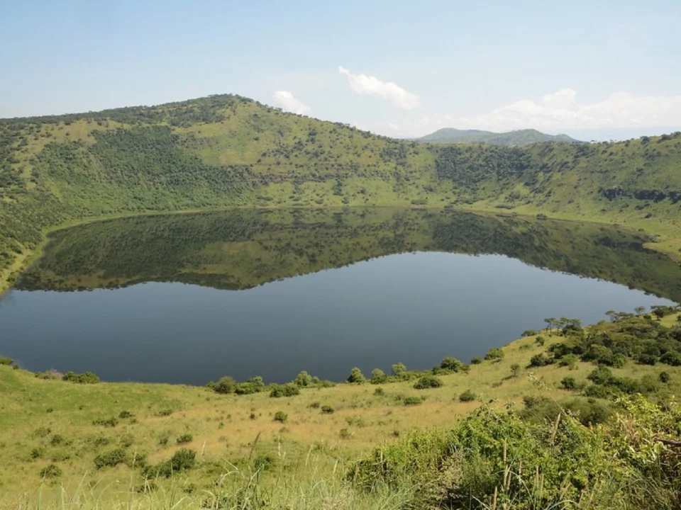 crater-lakes-in-queen-elizabeth