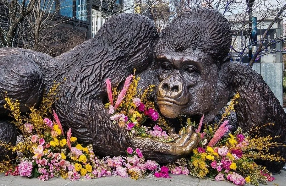 mountain-gorilla-sculpture-in-new-york-hudson-yards