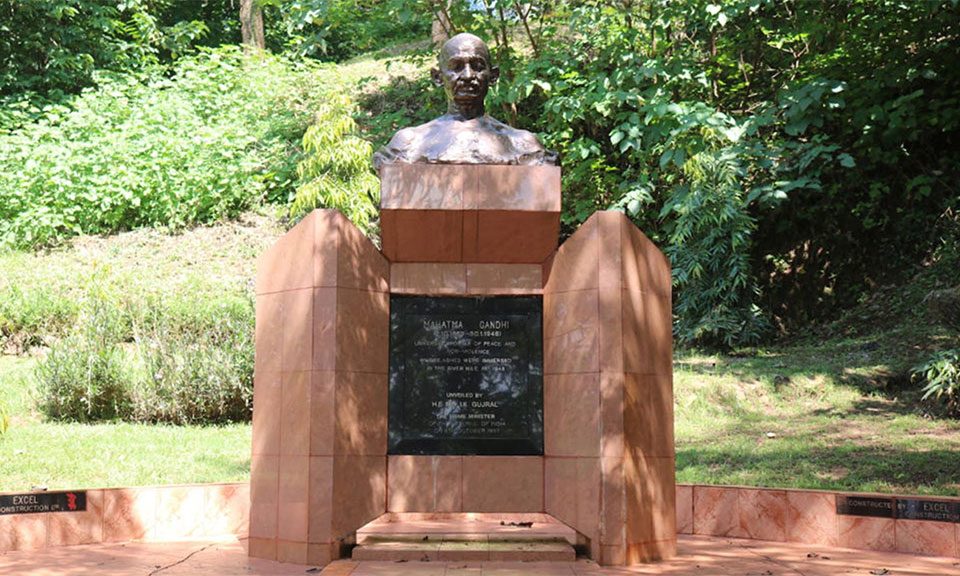 Visit Mahatma Ghandhi Monument in Jinja