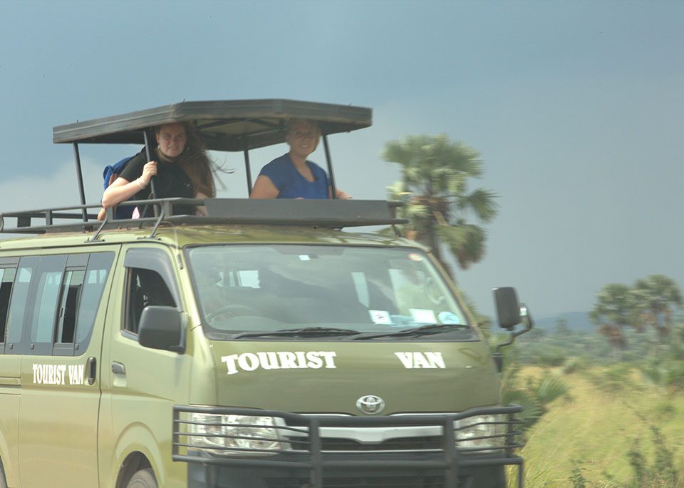 transfer-from-kigali-to-uganda-with-a-car