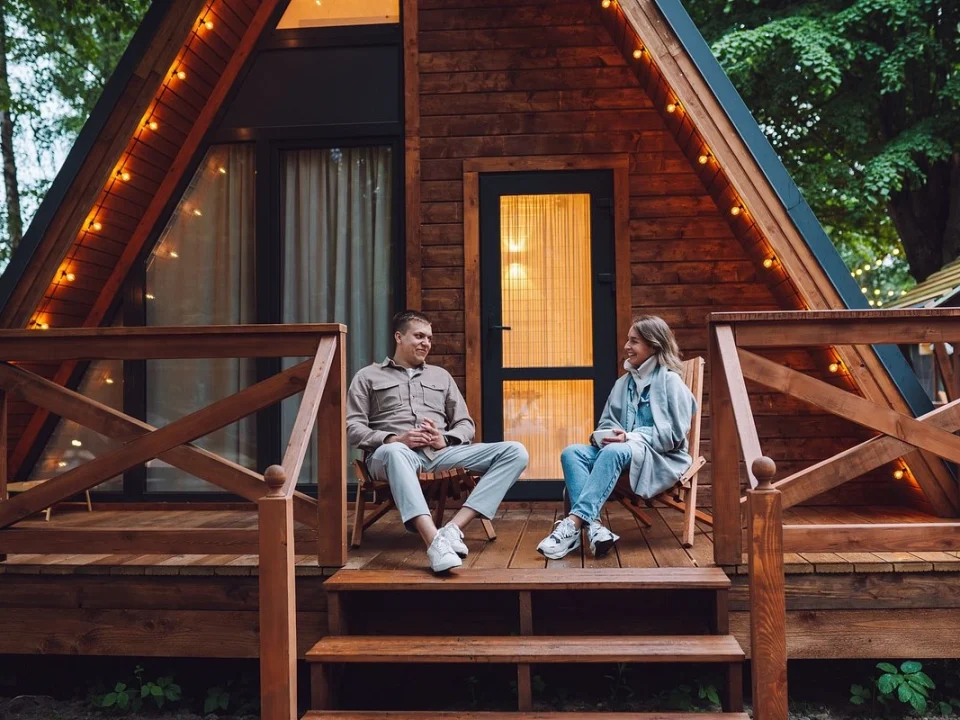 comparing-luxury-and-budget-lodges-in-uganda