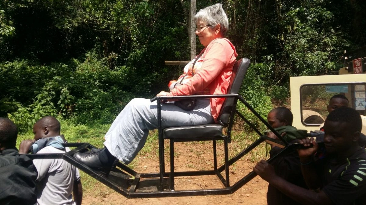 gorilla-trekking-in-uganda-for-old-people