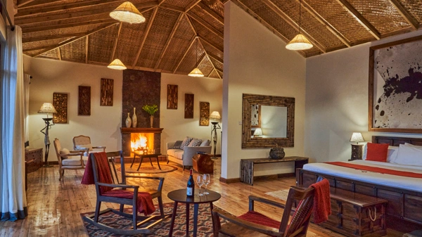 gorilla-trekking-safari-in-uganda-with-nice-lodges